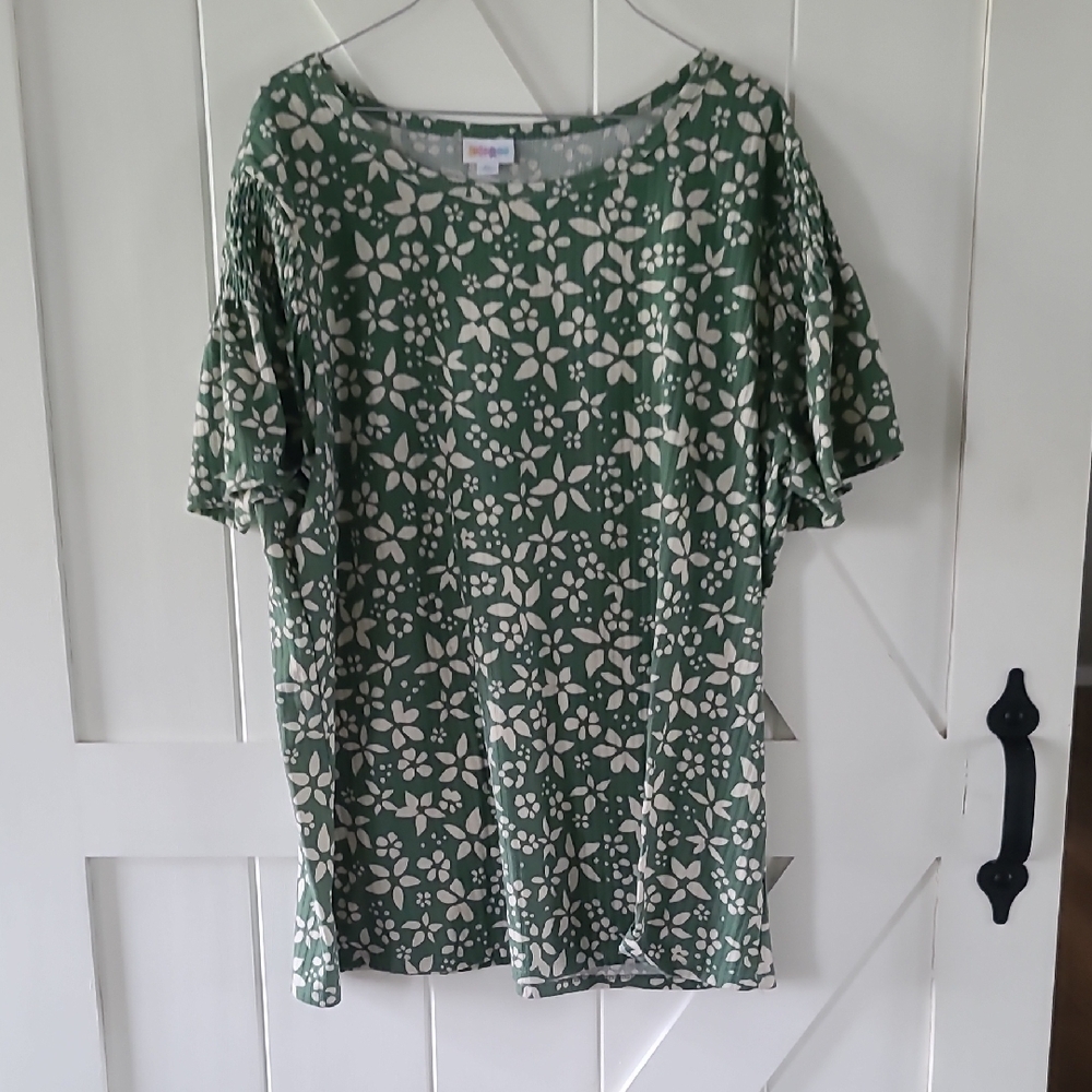 Lularoe Green Floral Stephanie Top